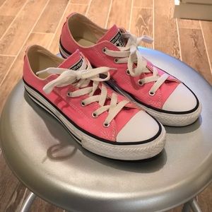 Converse all stars pink.